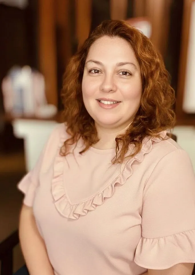 Portrait of Dani Almodóvar, founder of DreamCatcher Global and customer success and operations specialist